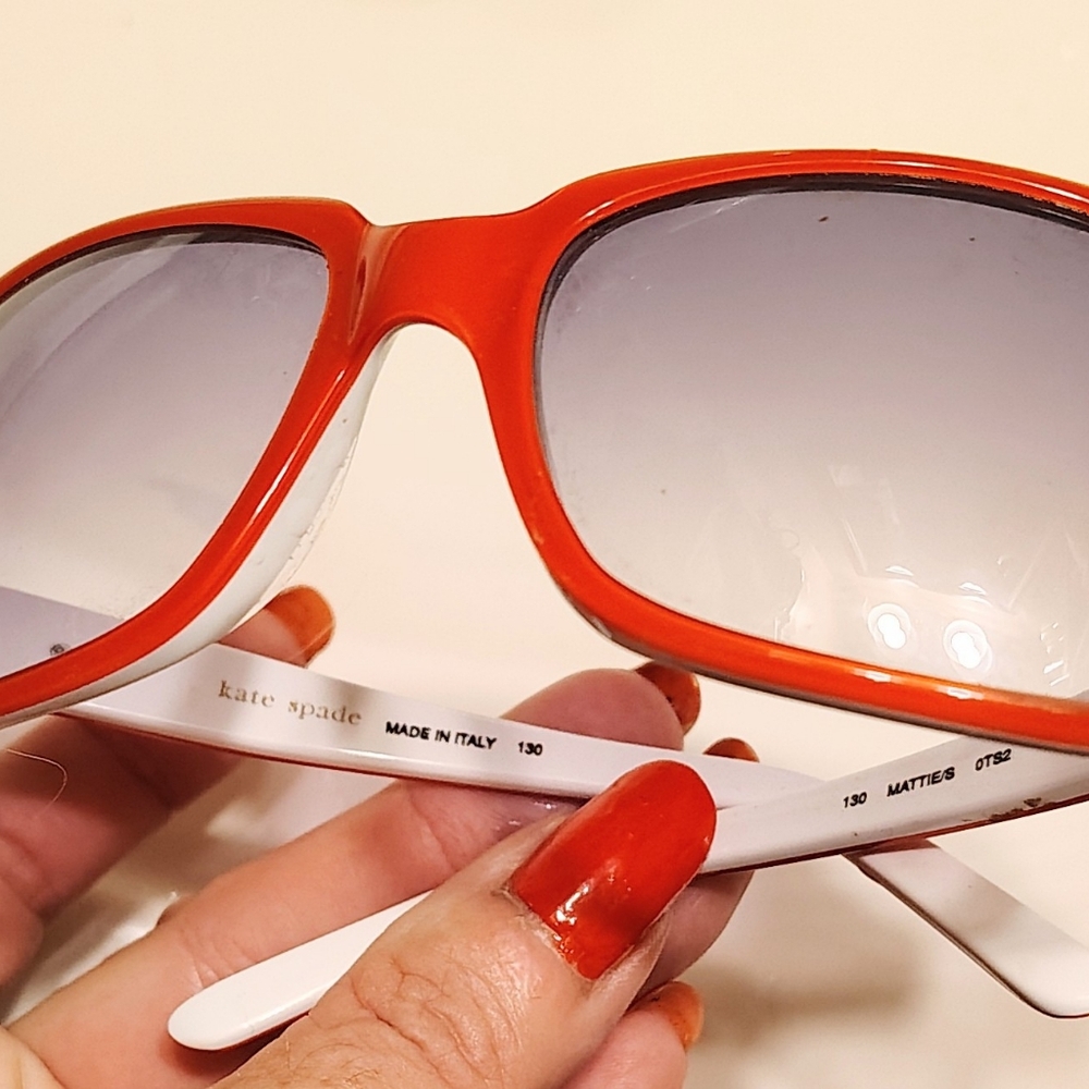 KATE SPADE $178 CORAL/WHITE DISCONTINUED GREY LENS SUNGLASSES SCRATCH FREE
